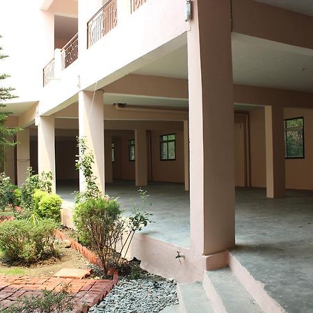 Greenwood Hotel Bhimtal Bagian luar foto
