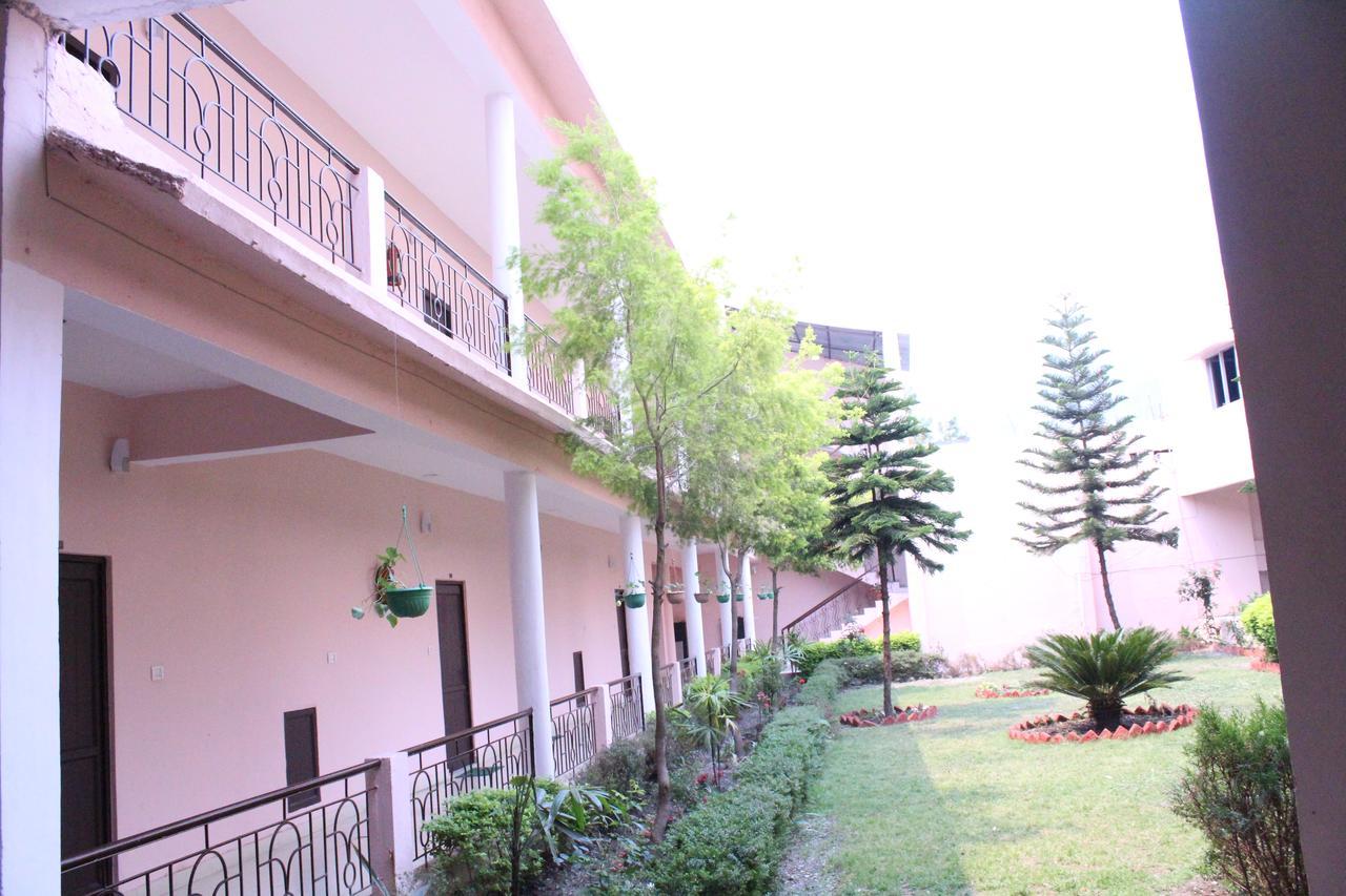 Greenwood Hotel Bhimtal Bagian luar foto